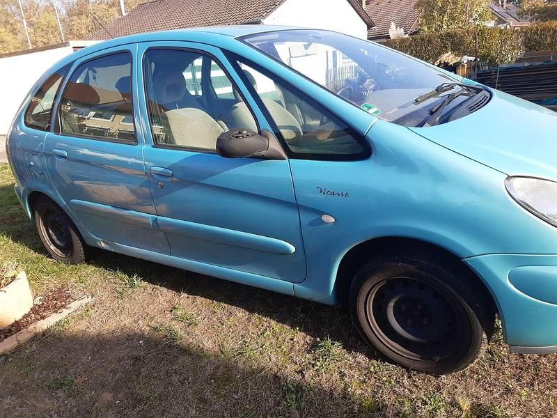 Blau Gebraucht 2003 Citroën Xsara Picasso Exclusive Van / Kleinbus | 1.999 € (Fairer Preis) - Bild 1/4