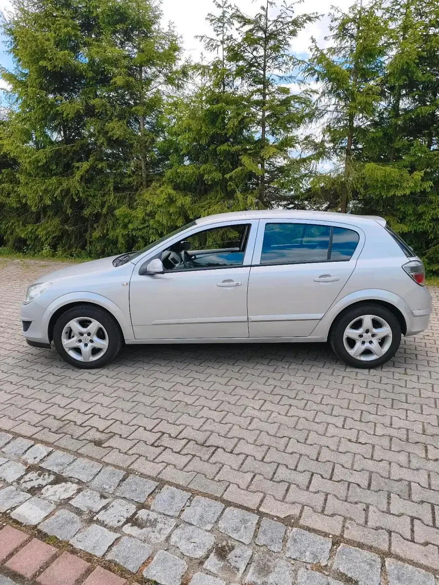 Gebraucht Opel Astra 116 PS (85 kW) 2009 Silber Limousine