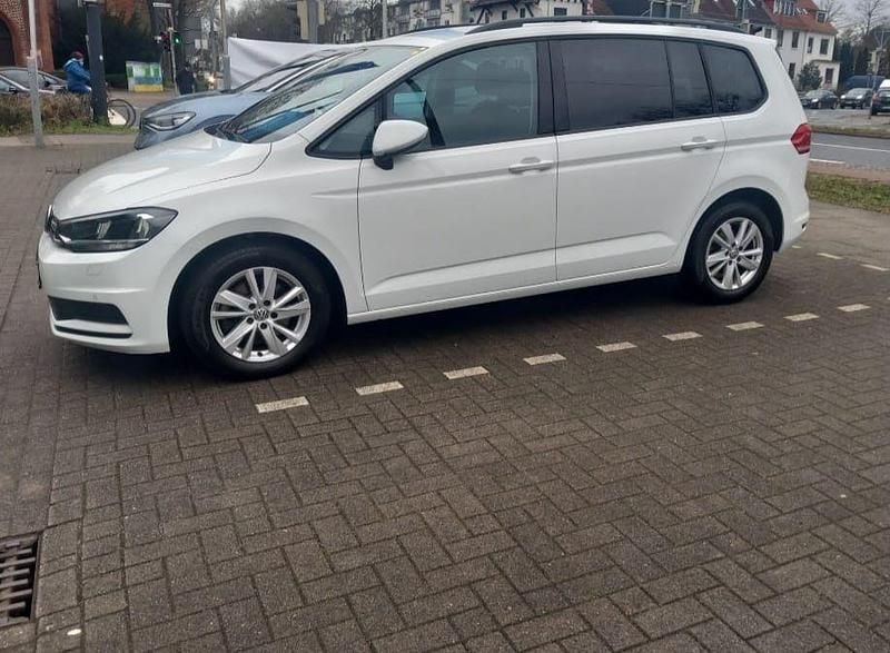 Gebraucht VW Touran Comfortline 116 PS (85 kW) 2020 Weiß Van / Kleinbus