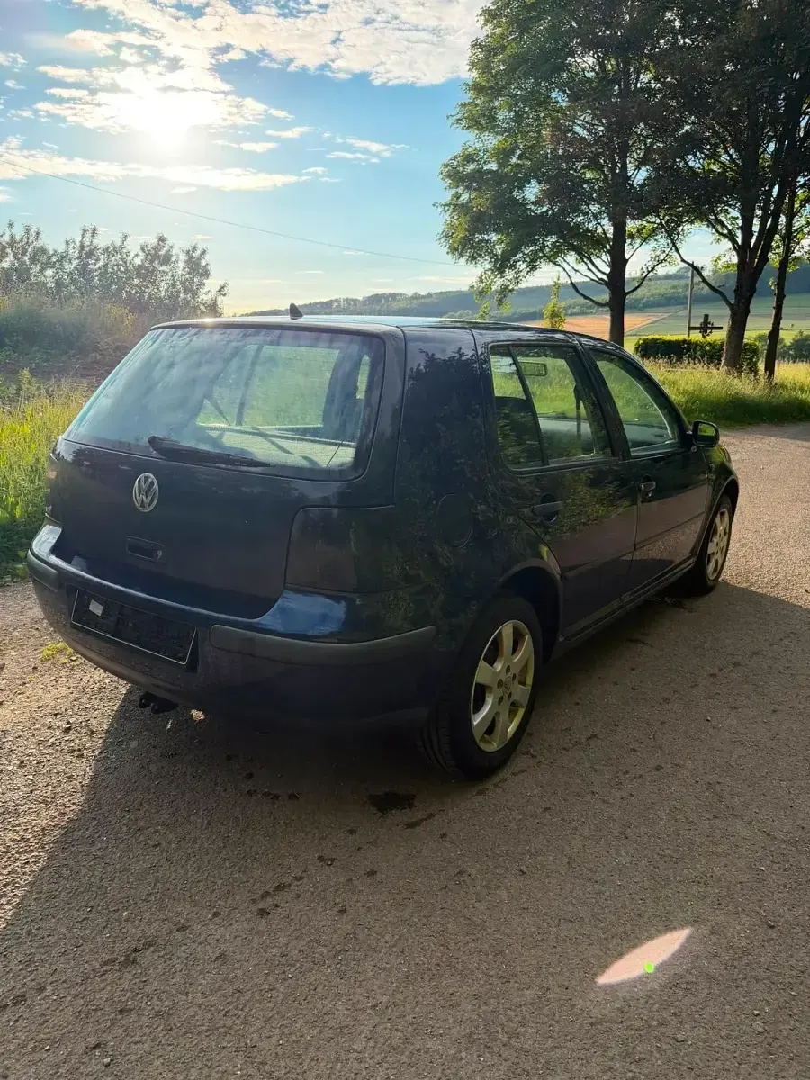 Gebraucht VW Golf IV 75 PS (55 kW) 2002 Blau Kleinwagen