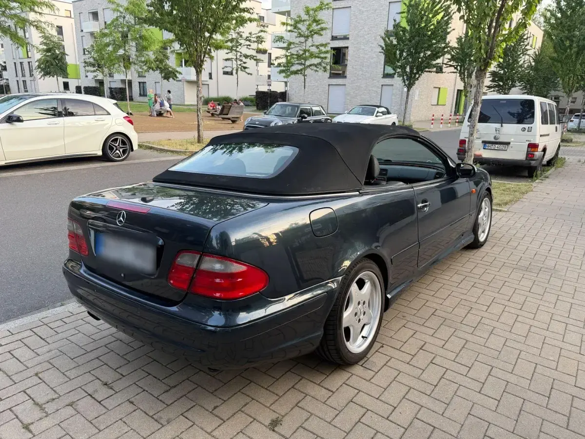 Gebraucht Mercedes CLK320 Elegance 218 PS (160 kW) 1999 Blau Cabrio