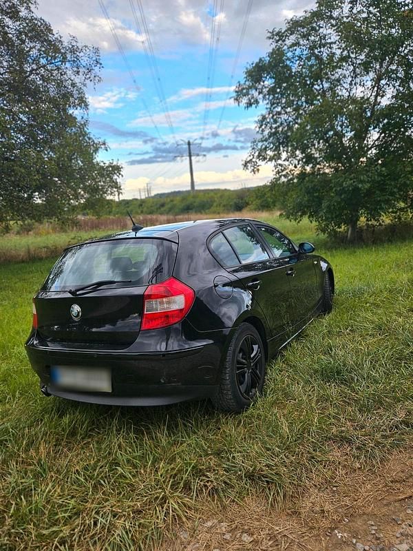 Gebraucht BMW 118 130 PS (95 kW) 2006 Schwarz Kleinwagen