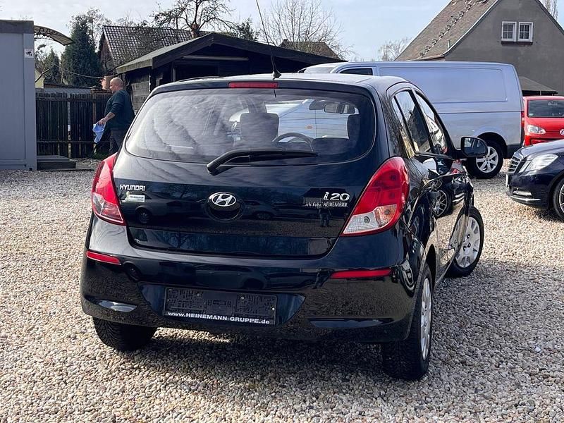 Gebraucht Hyundai i20 Edition 86 PS (63 kW) 2014 Schwarz Kleinwagen