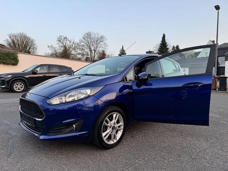 Gebraucht Ford Fiesta 82 PS (60 kW) 2016 Blau Limousine