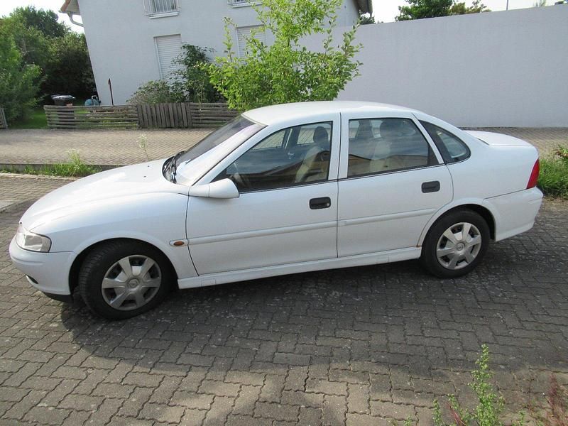 Gebraucht Opel Vectra 101 PS (74 kW) 2000 Weiß Limousine