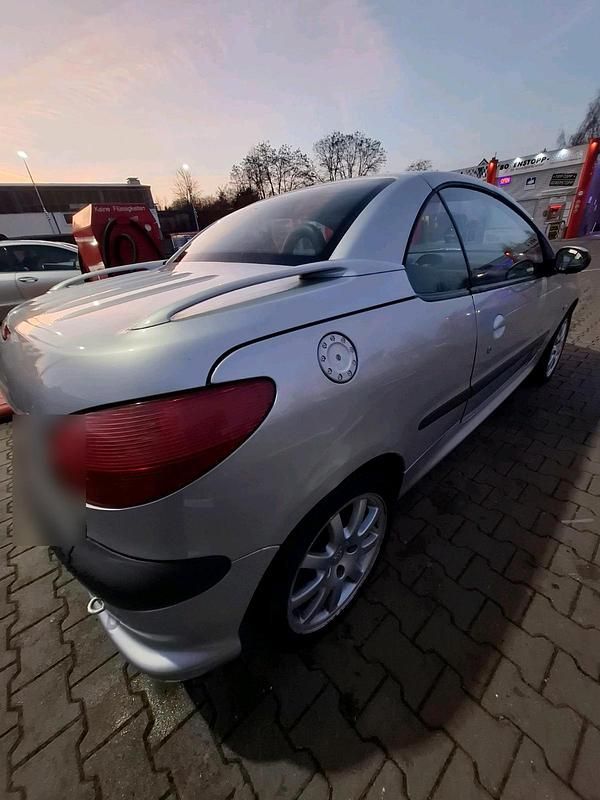 Gebraucht Peugeot 206 CC 136 PS (100 kW) 2002 Grau Cabrio