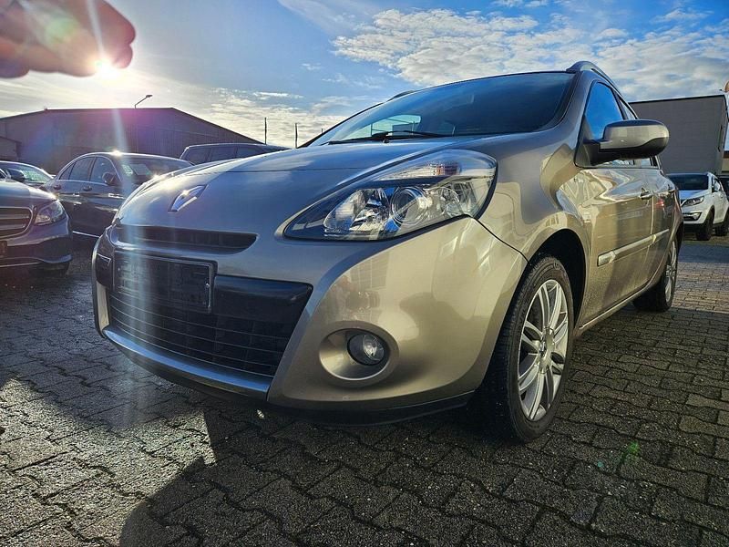 Braun Gebraucht 2012 Renault Clio GrandTour Night&Day Kombi | 3.880 € - Bild 1/4