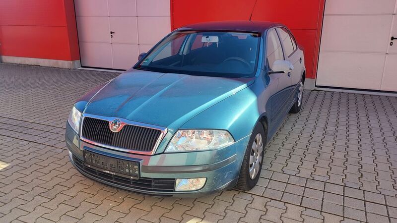 Grün Gebraucht 2006 Skoda Octavia Limousine | 1.350 € (Superpreis) - Bild 1/4