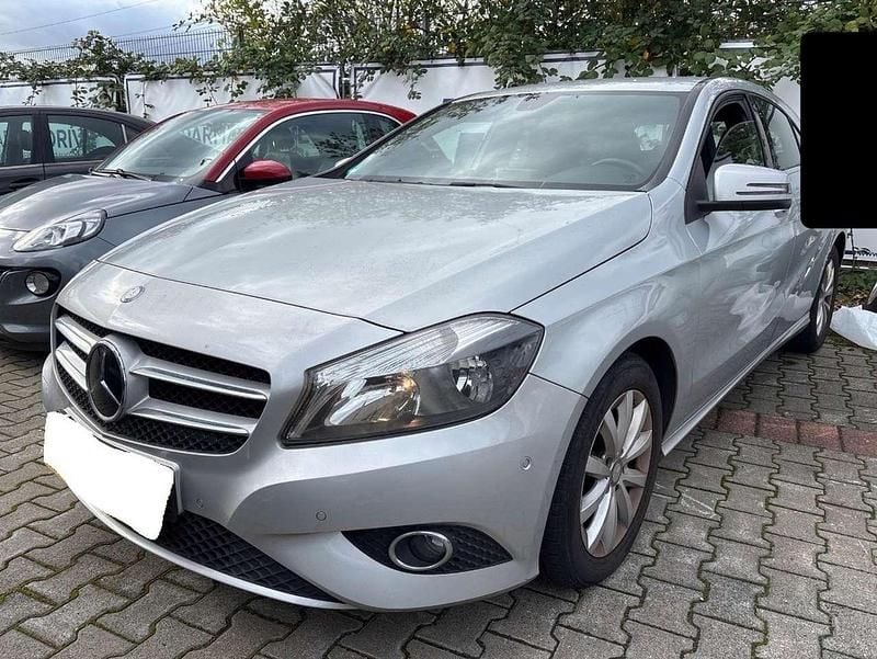 Gebraucht Mercedes A180 Style 122 PS (89 kW) 2014 Silber Limousine