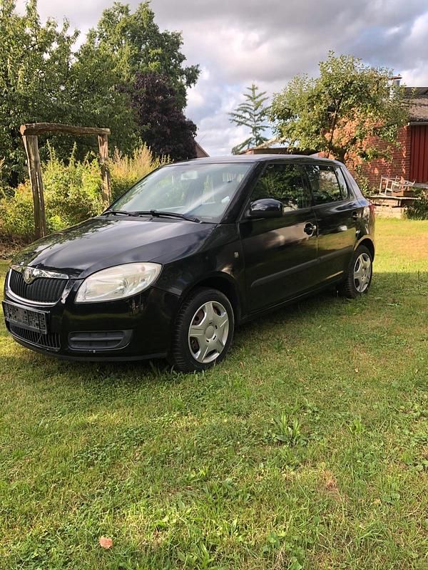 Schwarz Gebraucht 2007 Skoda Fabia Limousine | 650 € (Superpreis) - Bild 1/4