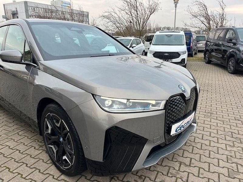 Gebraucht BMW iX Sport Line 239 kW (326 PS) 2022 Oxidgrau/oxidgrau ii SUV
