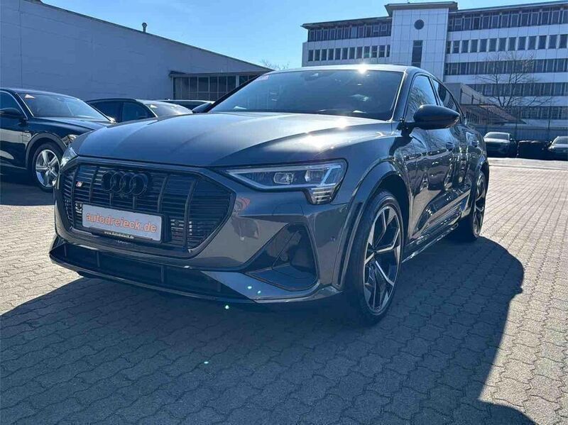 Grau Gebraucht 2021 Audi e-tron Sport SUV | 45.357 € (Guter Preis) - Bild 1/3