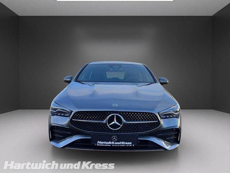 Gebraucht Mercedes CLA200 Shooting Brake AMG line 163 PS (119 kW) 2024 Mountaingrau  met. Kombi
