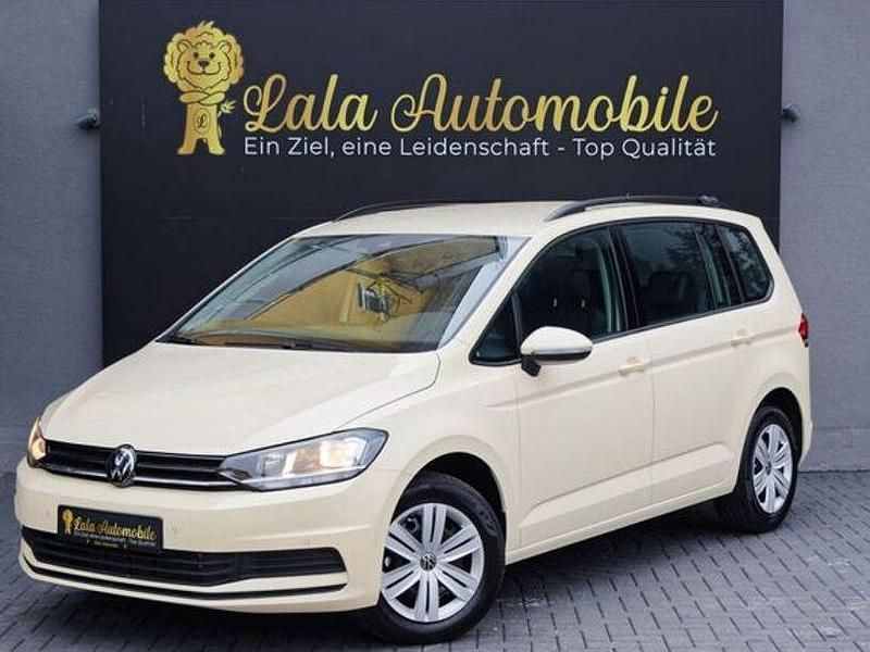 Gebraucht VW Touran 150 PS (110 kW) 2024 Gelb Van / Kleinbus