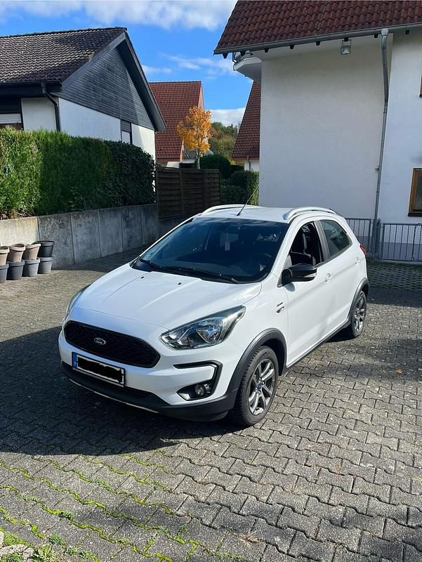 Weiß Gebraucht 2019 Ford Ka Plus Active Kleinwagen | 9.999 € (Fairer Preis) - Bild 1/4