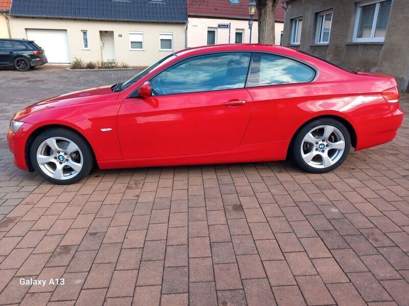 Gebraucht BMW 320 170 PS (125 kW) 2010 Rot Coupé