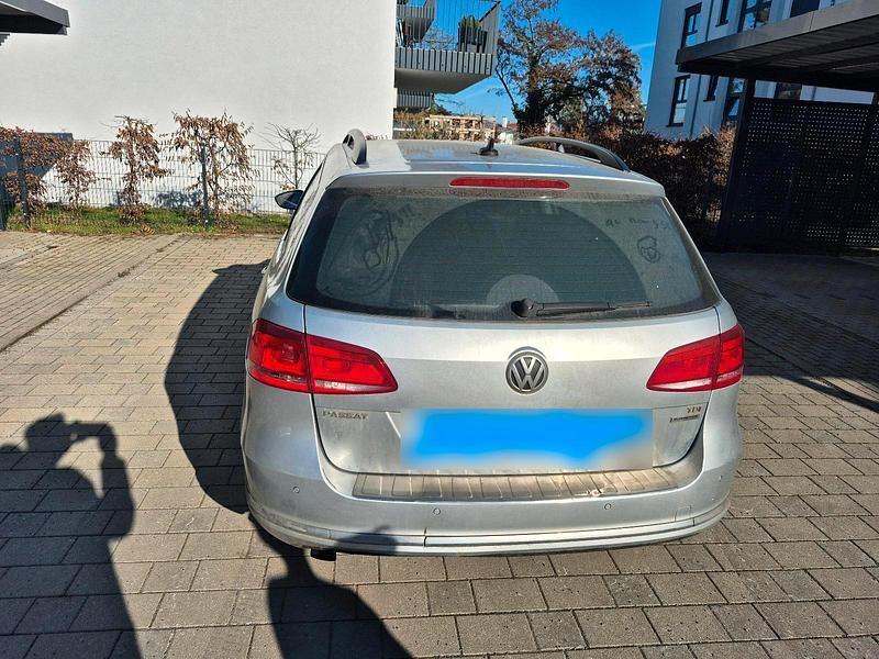 Gebraucht VW Passat 105 PS (77 kW) 2012 Grau Kombi