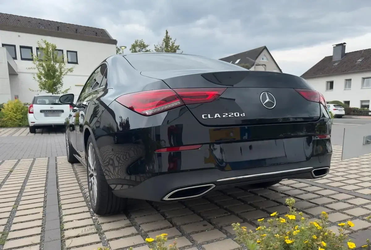 Gebraucht Mercedes CLA220 190 PS (139 kW) 2022 Schwarz Coupé