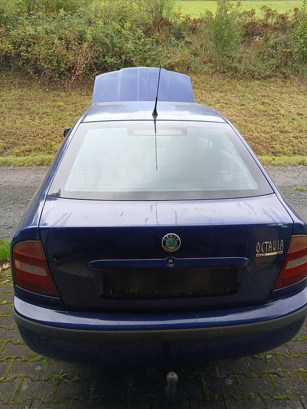 Blau Gebraucht 2000 Skoda Octavia Limousine | 700 € (Superpreis) - Bild 1/4