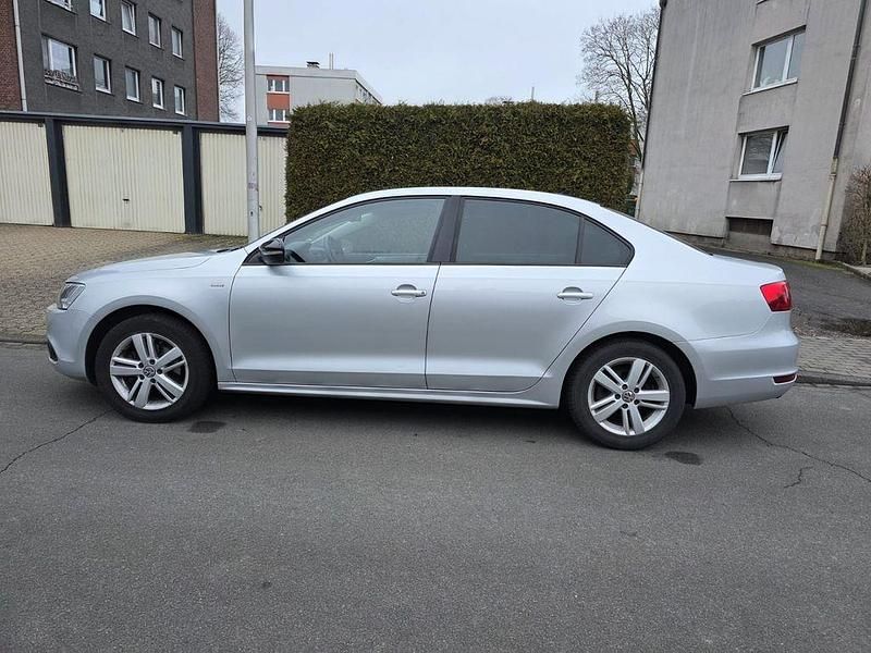 Gebraucht VW Jetta Match 105 PS (77 kW) 2013 Silber Limousine