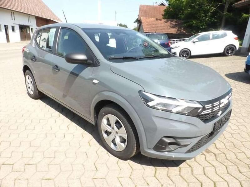 Städtisches grau Neu 2025 Dacia Sandero Essentiel Kleinwagen | 15.450 € (Superpreis) - Bild 1/4