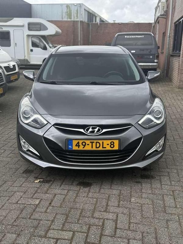 Grau Gebraucht 2012 Hyundai i40 Edition Kombi | 9.000 € (Teuer) - Bild 1/4