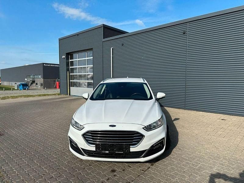 Weiß Gebraucht 2021 Ford Mondeo Titanium Limousine | 7.700 € (Superpreis) - Bild 1/4