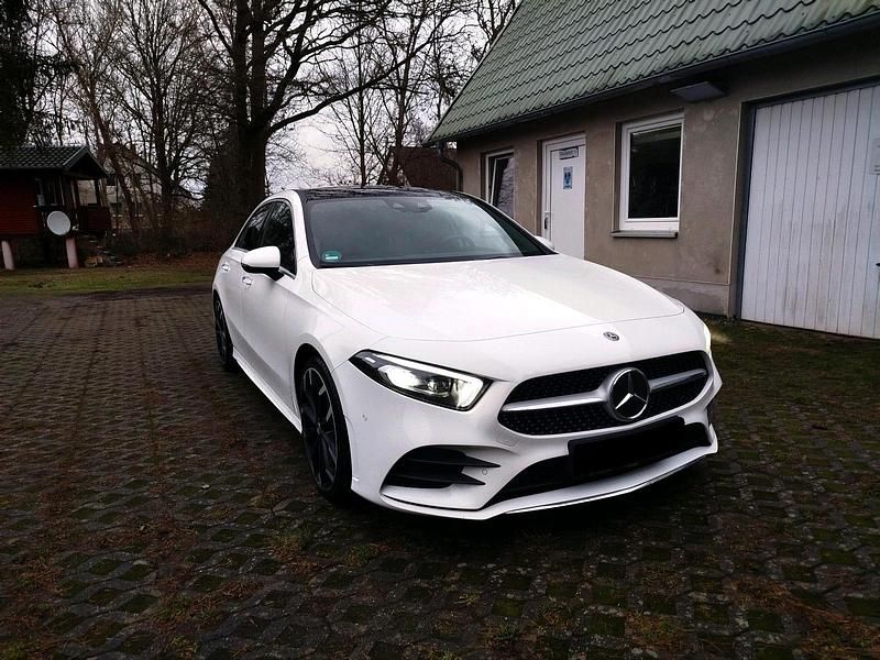 Gebraucht Mercedes A250 AMG line 224 PS (164 kW) 2019 Weiß Limousine