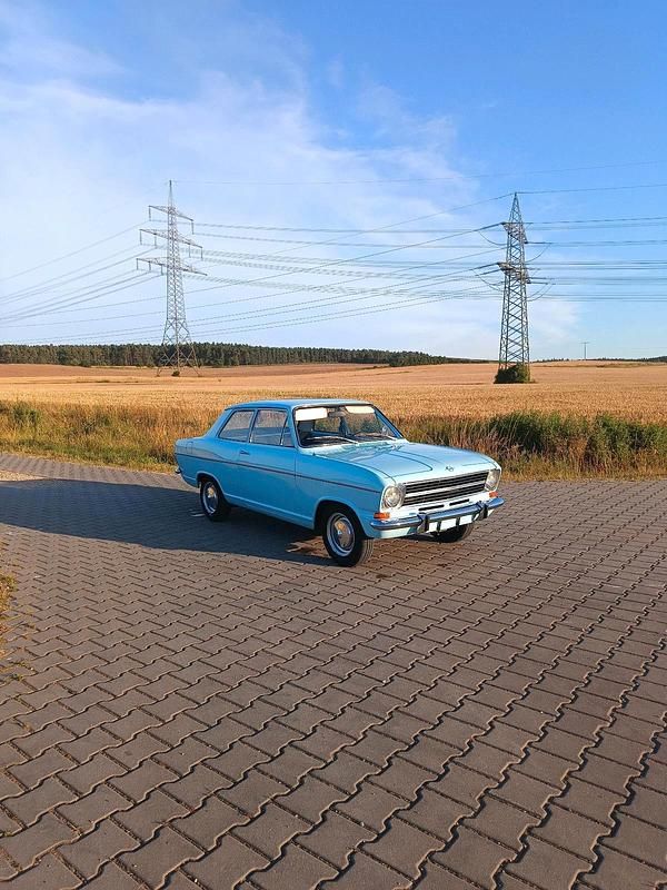Blau Gebraucht 1971 Opel Kadett Limousine | 8.500 € - Bild 1/4