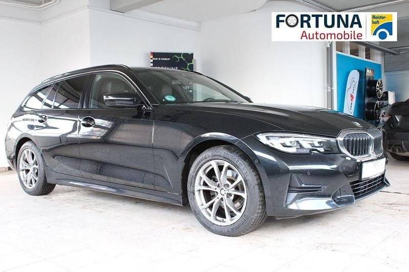 Schwarz Gebraucht 2022 BMW 320 Sport Line Limousine | 23.980 € (Superpreis) - Bild 1/4