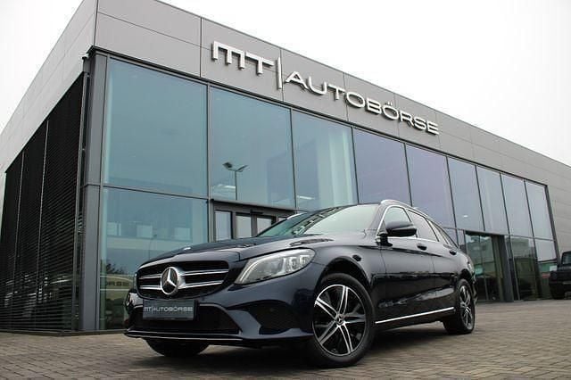 Blau Gebraucht 2019 Mercedes C200 Avantgarde Limousine | 24.900 € (Guter Preis) - Bild 1/4