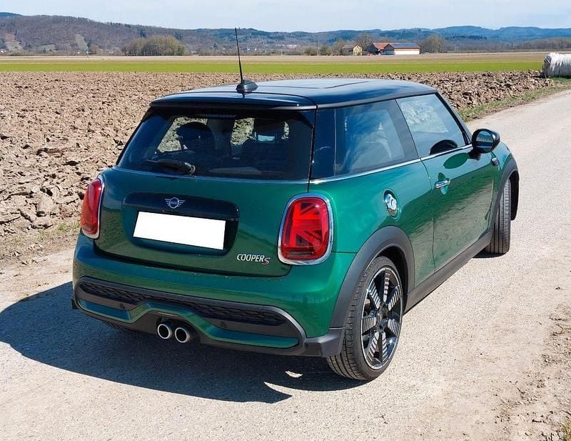 Gebraucht Mini Cooper S Classic 178 PS (130 kW) 2023 Grün Kleinwagen