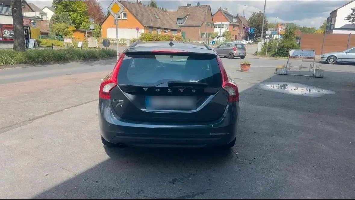 Gebraucht Volvo V60 163 PS (119 kW) 2011 Grau Kombi