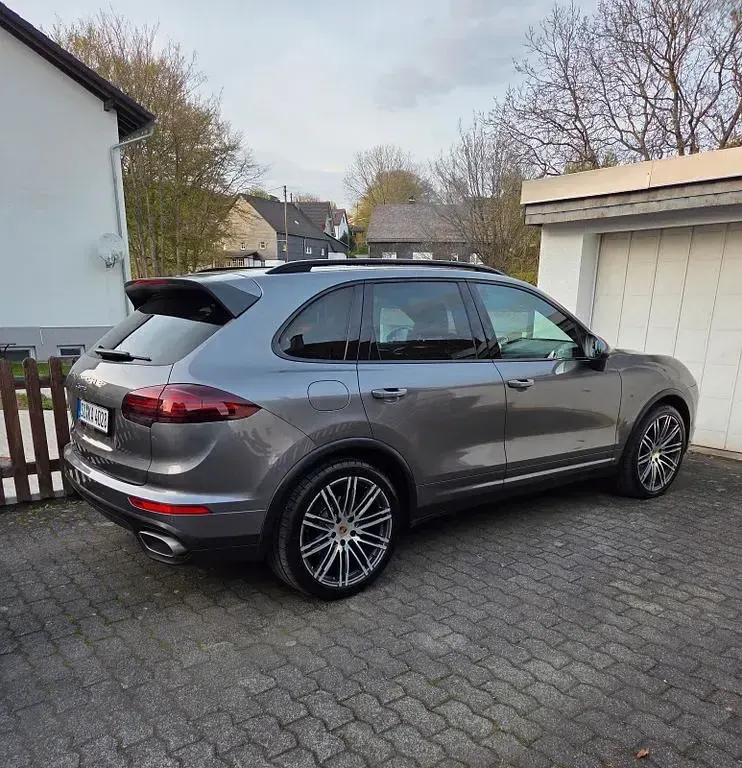 Gebraucht Porsche Cayenne 262 PS (192 kW) 2015 Grau SUV