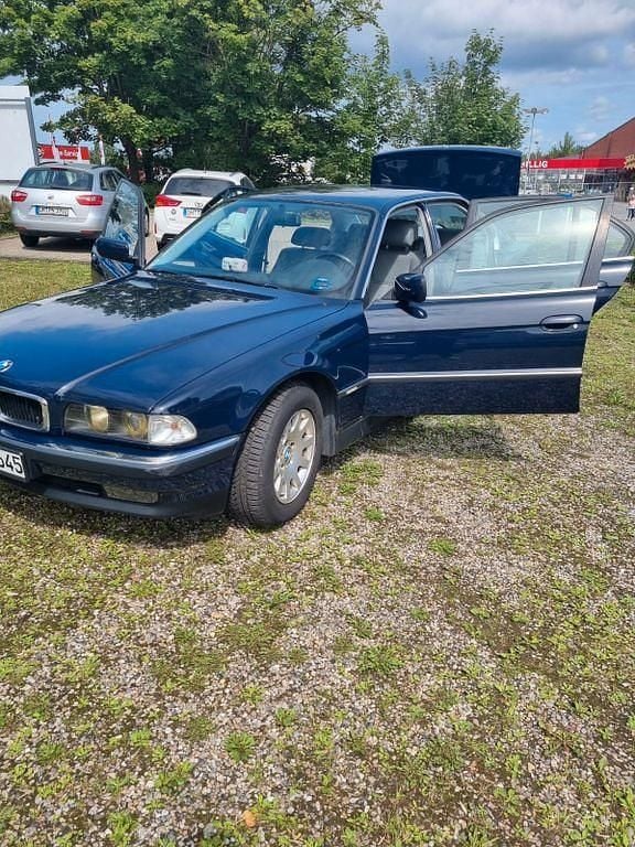 Blau Gebraucht 1998 BMW 740 Sport Line Limousine | 22.900 € (Guter Preis) - Bild 1/4