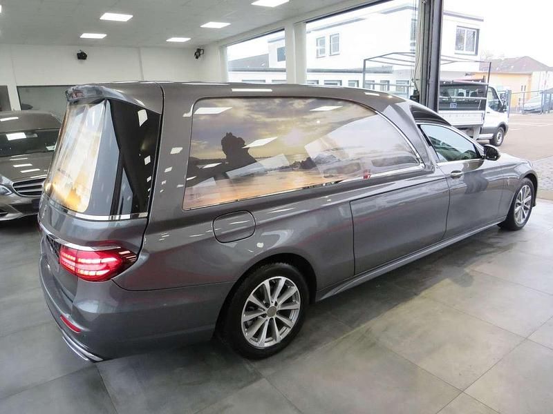 Gebraucht Mercedes E200 197 PS (144 kW) 2022 Grau Limousine