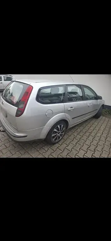 Gebraucht Ford Focus 90 PS (66 kW) 2006 Silber Limousine