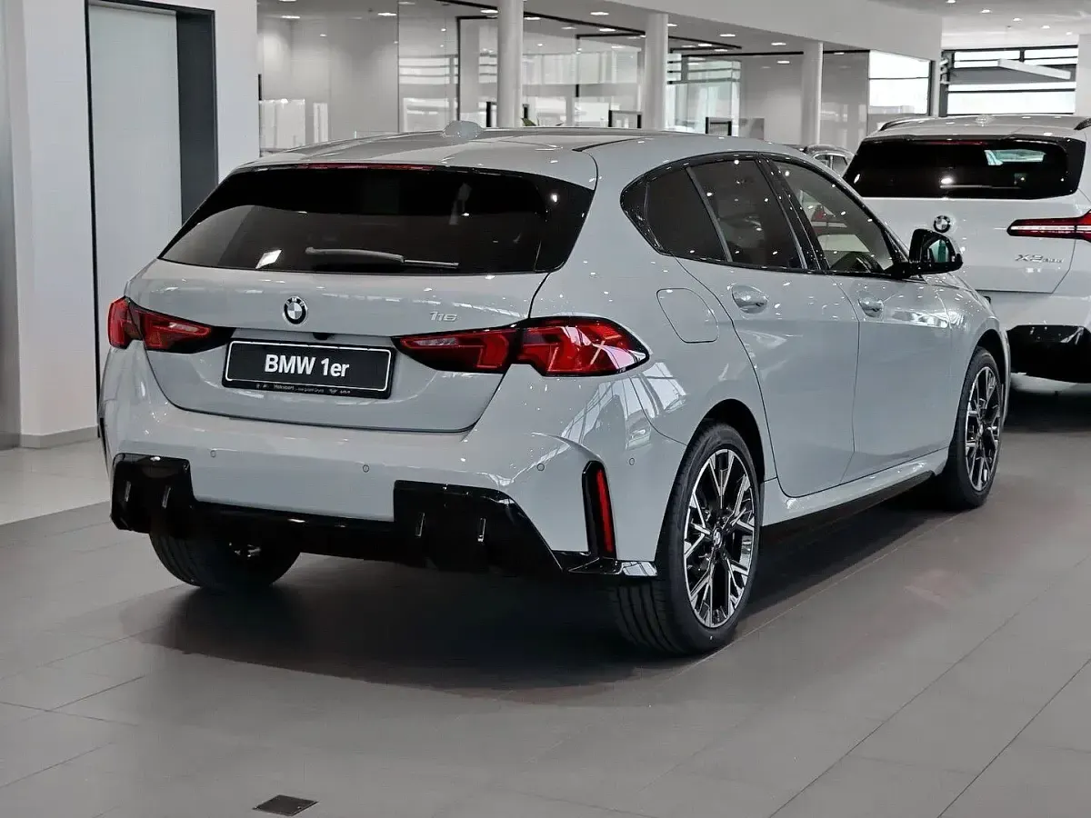 Ny BMW 116 Efficient Dynamics 122 HK (89 kW) 2026 Grå Hatchback