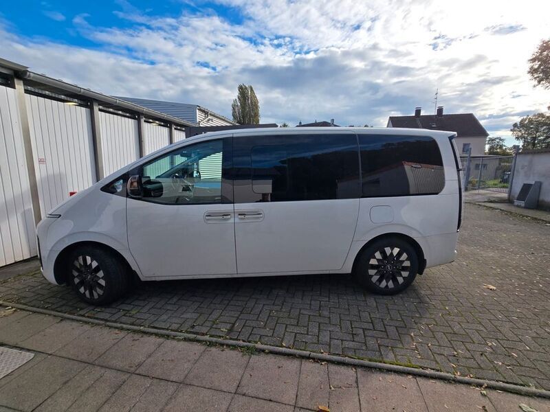 Weiß Gebraucht 2023 Hyundai Staria Signature Van | 46.000 € (Guter Preis) - Bild 1/4