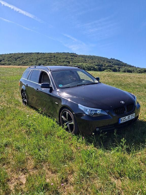 Schwarz Gebraucht 2005 BMW 523 Sport Line Kombi | 3.900 € (Fairer Preis) - Bild 1/4