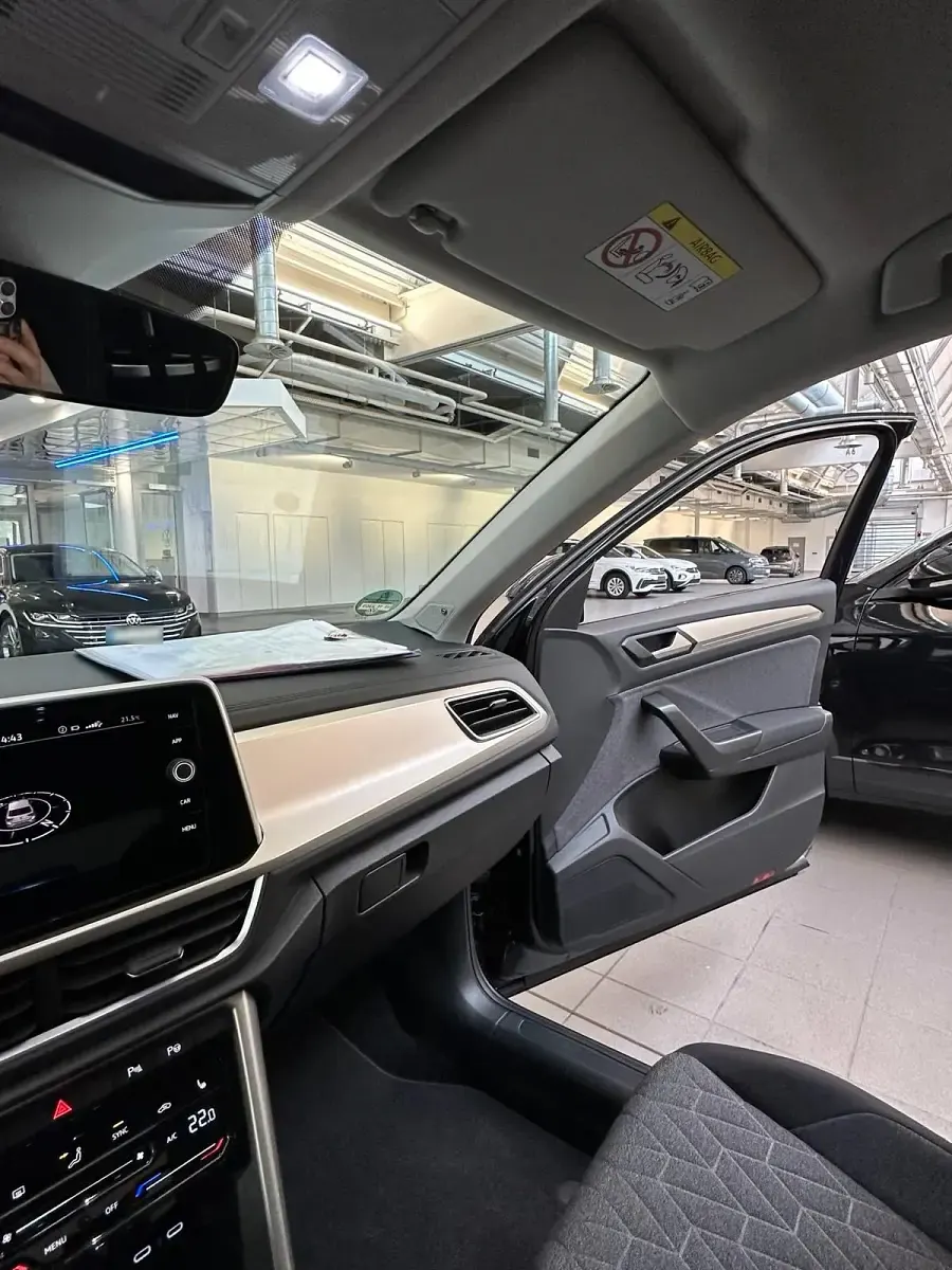 Gebraucht VW T-Roc Move 150 PS (110 kW) 2023 Schwarz SUV