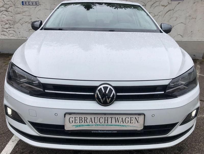 Weiß Gebraucht 2021 VW Polo Beats Limousine | 15.888 € (Fairer Preis) - Bild 1/4