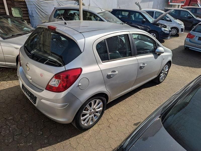 Gebraucht Opel Corsa Innovation 90 PS (66 kW) 2010 Silber Kleinwagen