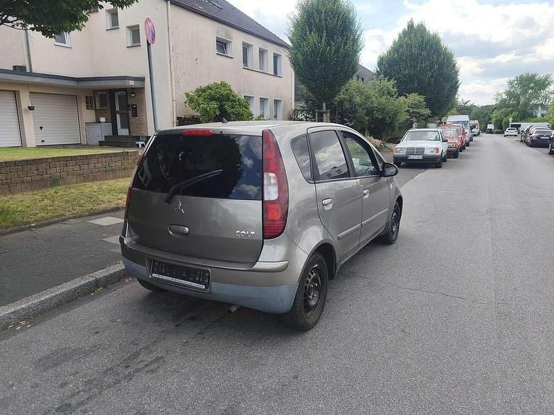 Gebraucht Mitsubishi Colt Motion 95 PS (69 kW) 2008 Brillantgrau (m) Kleinwagen