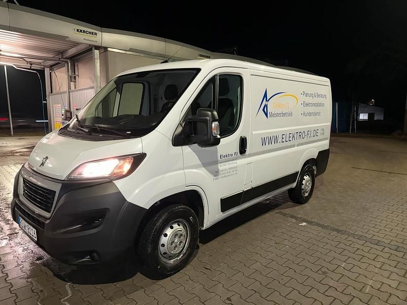 Weiß Gebraucht 2021 Peugeot Boxer Van | 17.900 € - Bild 1/4