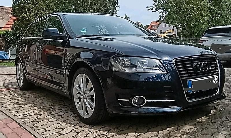 Blau Gebraucht 2010 Audi A3 Sportback Limousine | 5.800 € (Guter Preis) - Bild 1/4