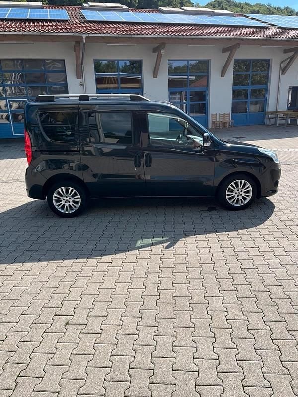 Gebraucht Fiat Doblò 105 PS (77 kW) 2011 Schwarz Van / Kleinbus