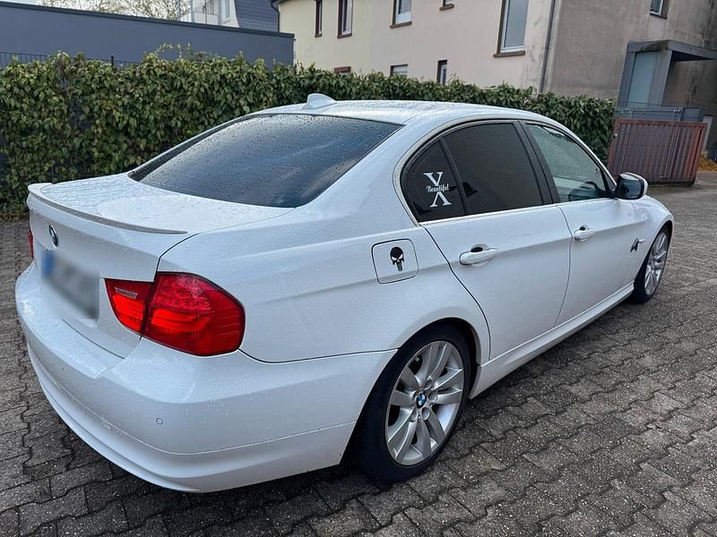 Gebraucht BMW 330 245 PS (180 kW) 2011 Weiß Limousine