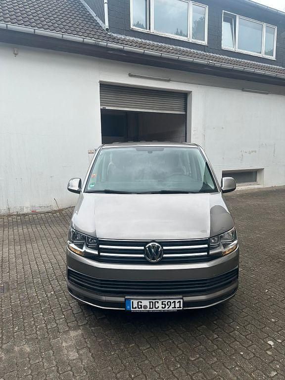 Beige Gebraucht 2016 VW Caravelle Van / Kleinbus | 22.999 € (Fairer Preis) - Bild 1/4