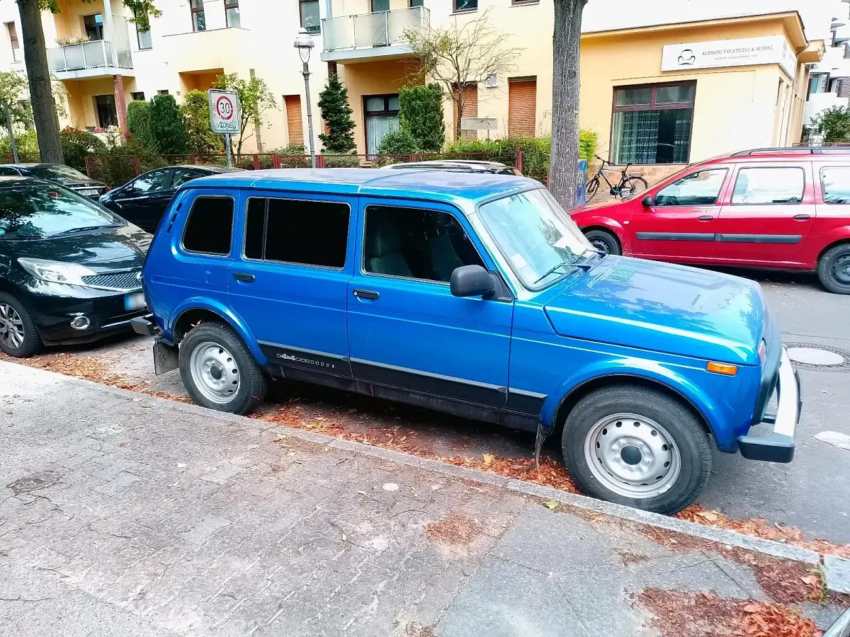 Second-hand Lada niva 83 CP (61 kW) 2019 Albastru SUV